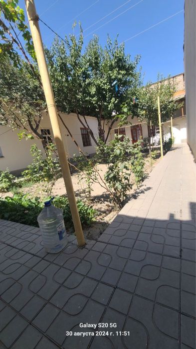 Xovli sotiladi yaxshi lakatsiyada