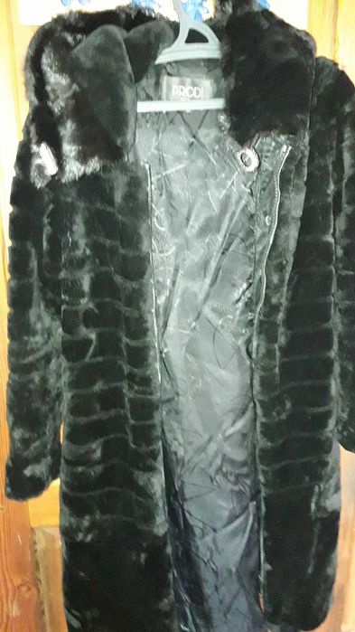 шубы искуственная и натуральная