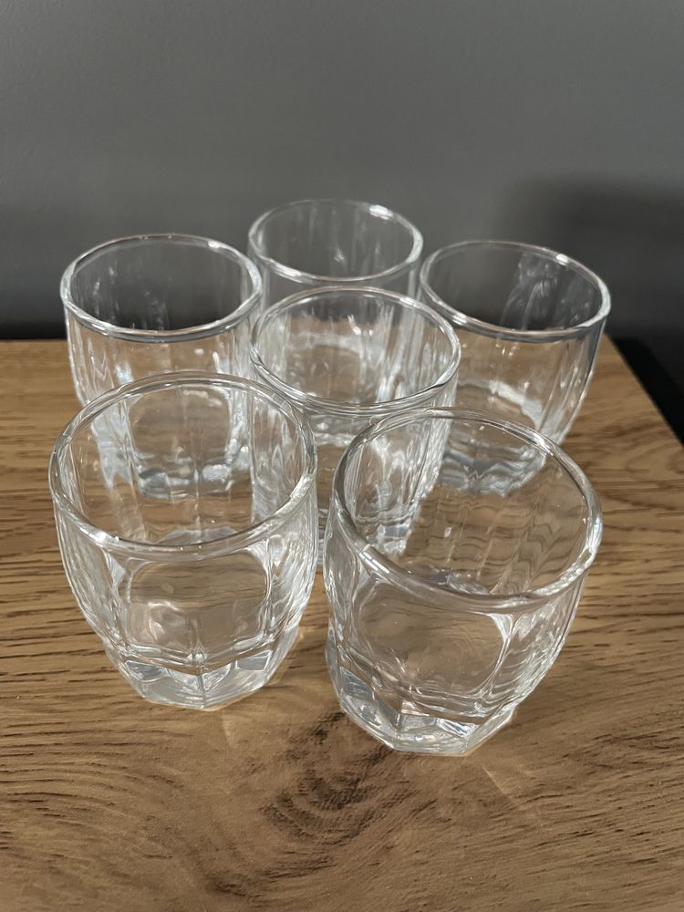 Малки стъклени чашки