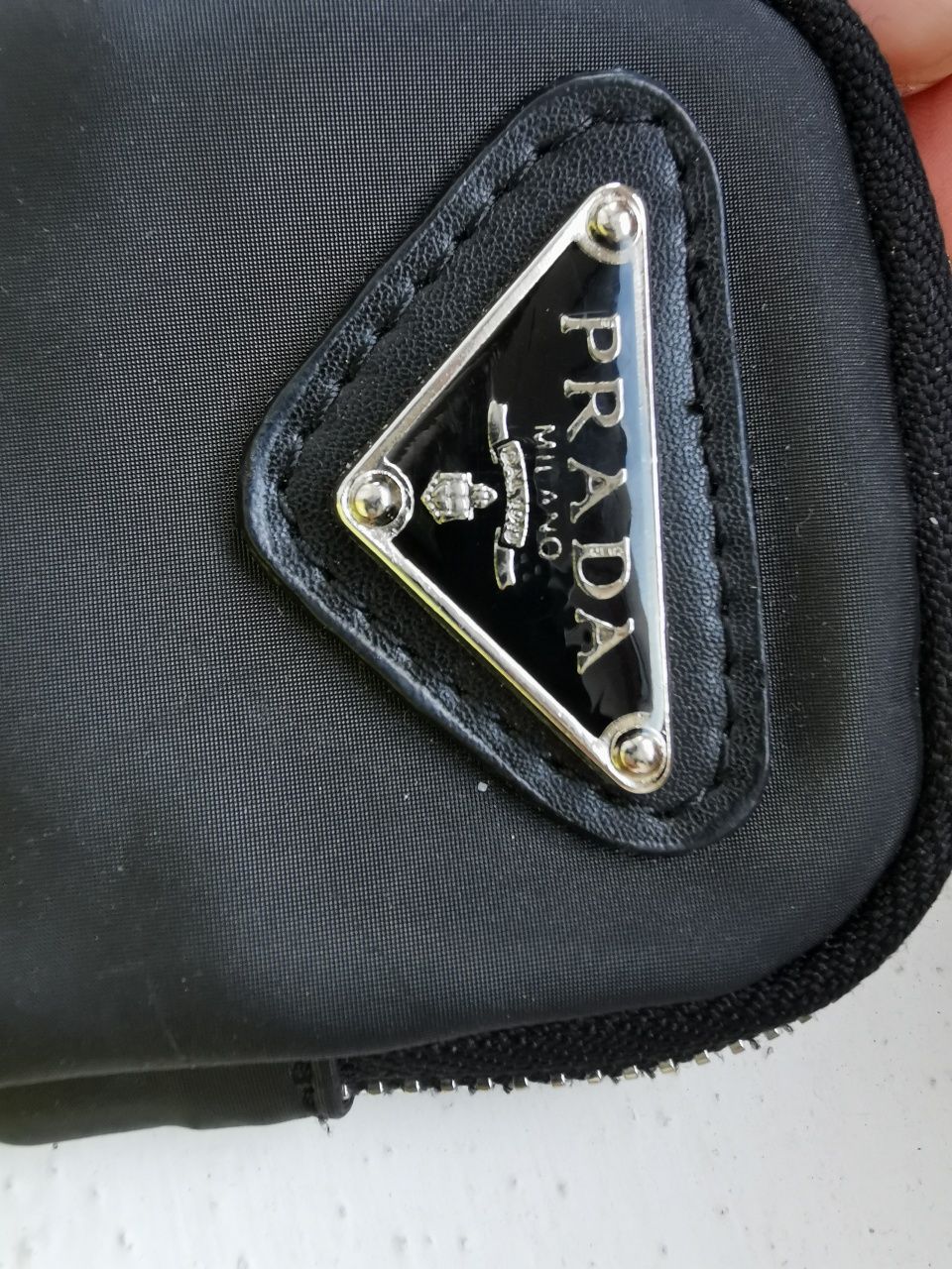 Prada pouch, într-o stare foarte bună