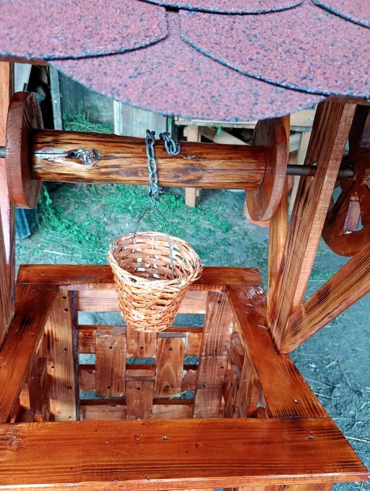 Fântâna din lemn ornamentală