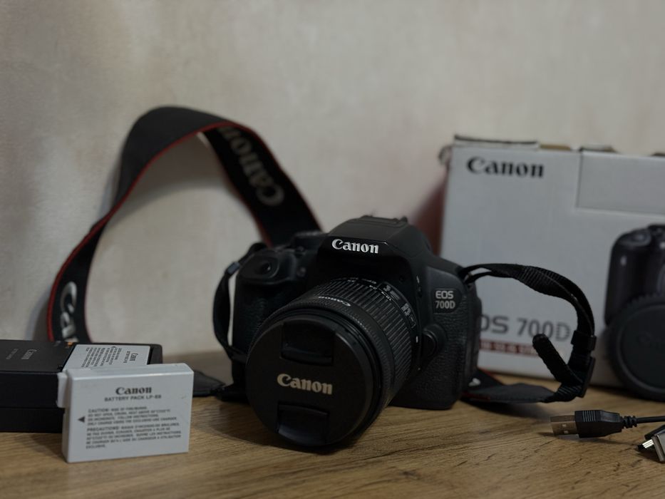 Фотоаппарат Canon EOS 700D