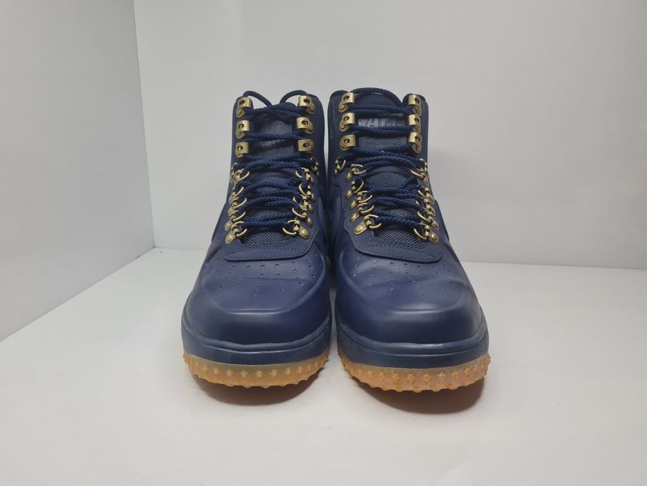 Обувки Nike AF1 Duckboot

Носени няколко пъти. Като нови.

Размер 42.5