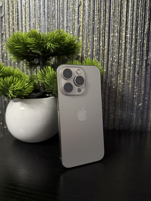 Vand iphone 15 pro 256gb