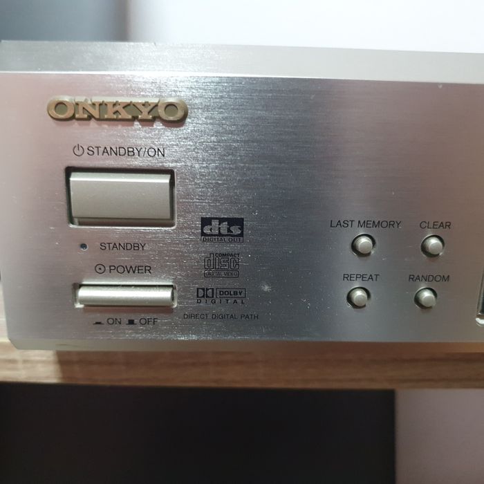 Vând tuner fm Akai și CD player onkio
