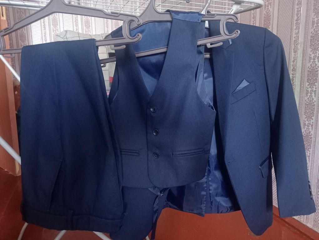 Продам школьную форму