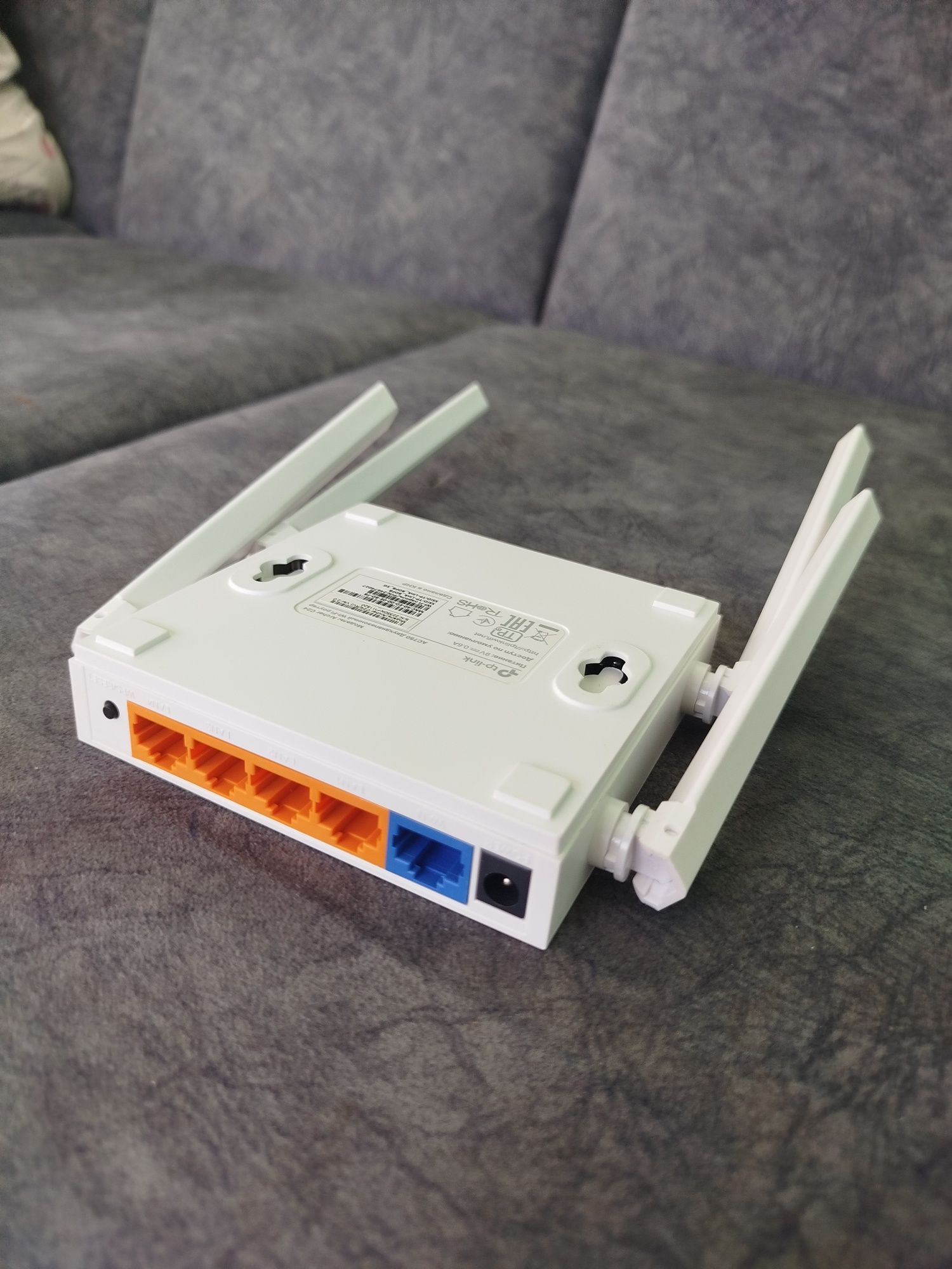 Двухдиапазонный WI-FI  роутер tp-link Archer C24, AC750
