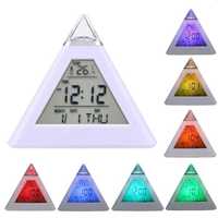 Ceas digital cu alarma, forma piramida, LED multicolor