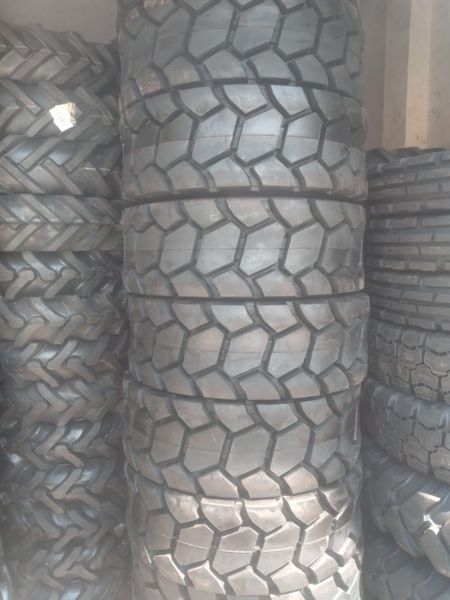 cauciucuri 10-16.5 profil de asfalt 12PLY pentru utlaje grele noi AGMO