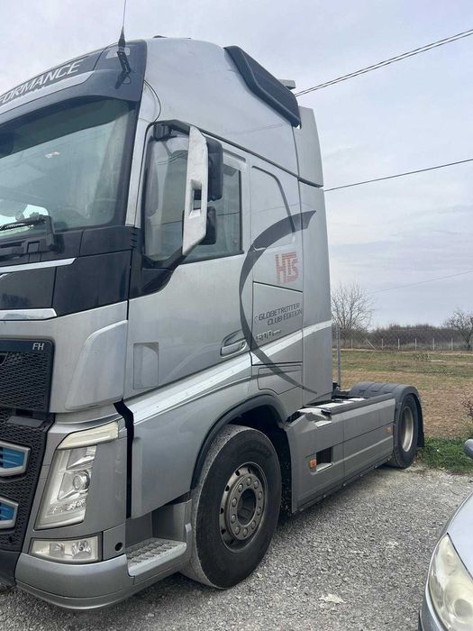 Volvo cap tractor 2016 – gri – stare foarte bună, gata de lucru