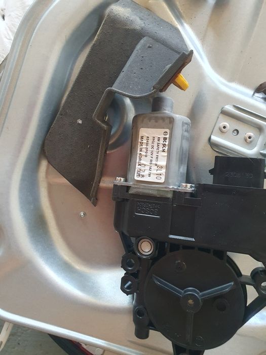Macara stânga fata+geam stanga fata . Kia sorento 2 an 2014 2.2 l