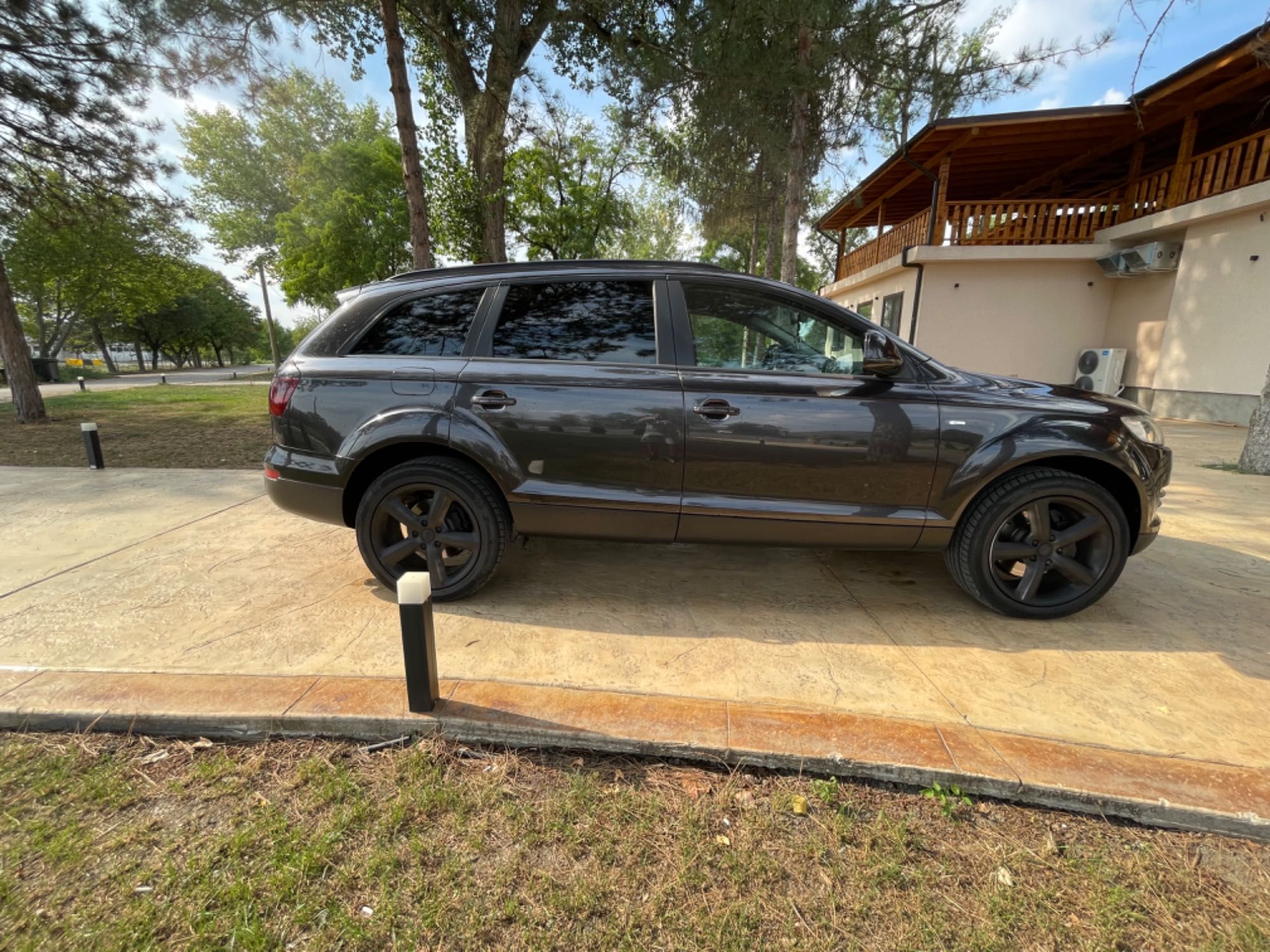 Audi Q7 3.0 TDI на Пружини ТОП състояние