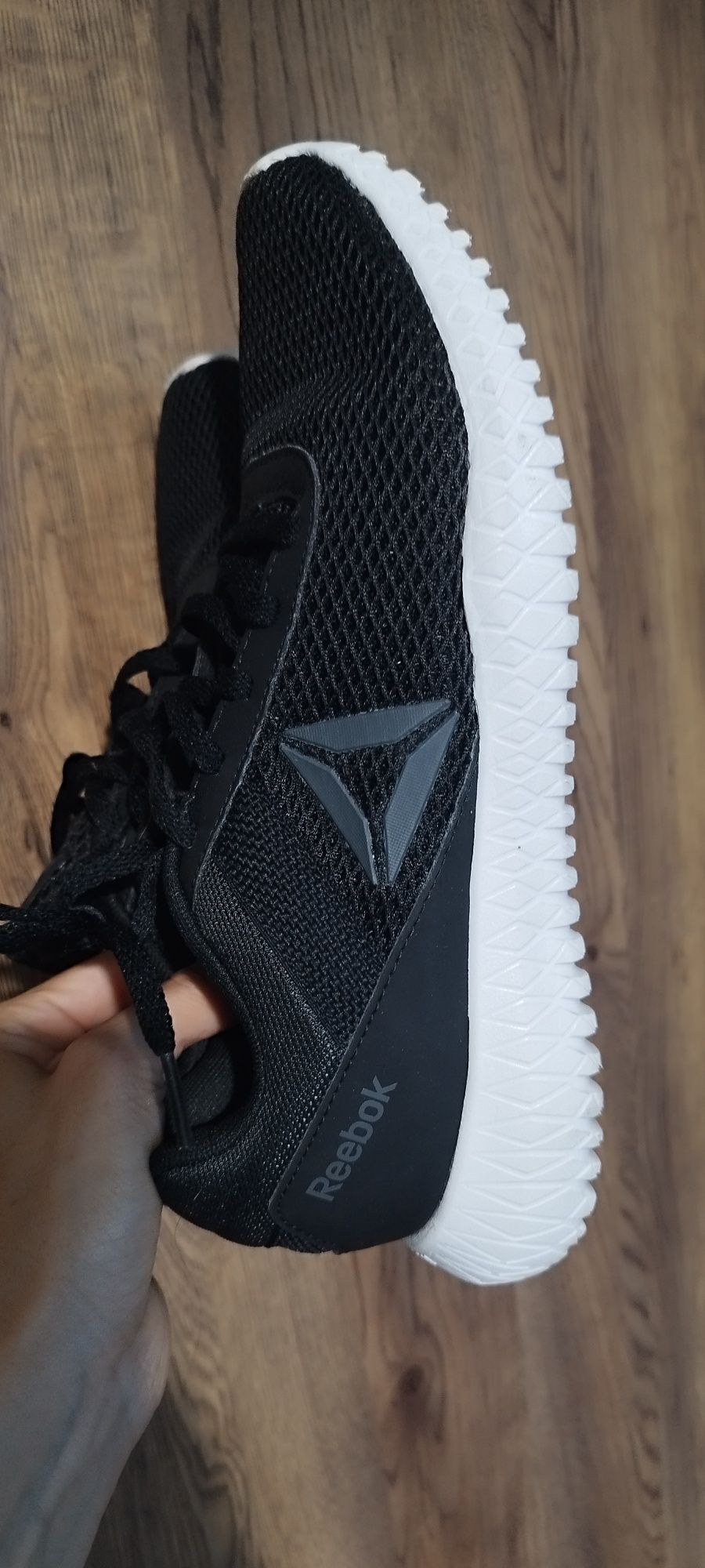 Маратонки Reebok
Номер 38.5 стелка 25 см.
Нови без кутия