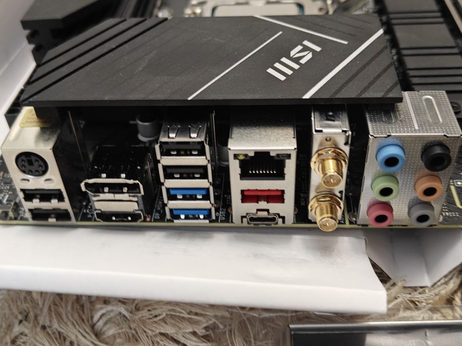 Core i7 13700kf + Msi Pro Z790-P Wifi DDR5