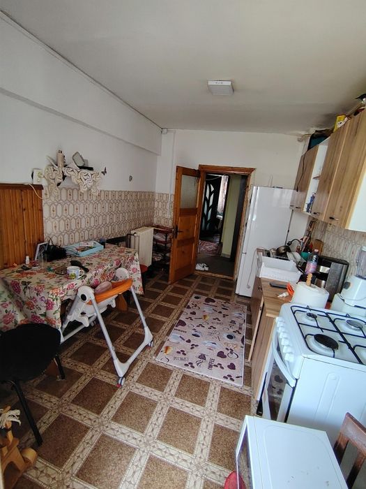 Vând apartament 3 camere decomandat Campulung