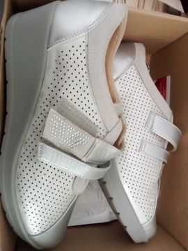 Нови обувки номер  39 -20 лв.