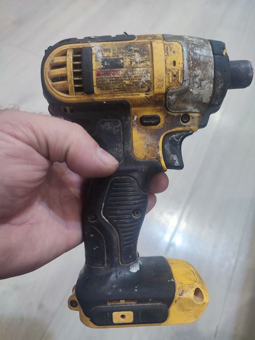 DeWALT DCF 885 20V