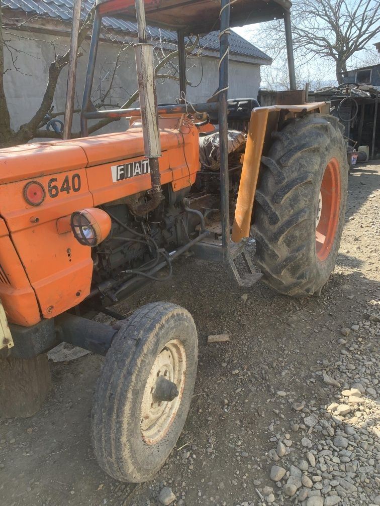 Vând tractor fiat 640