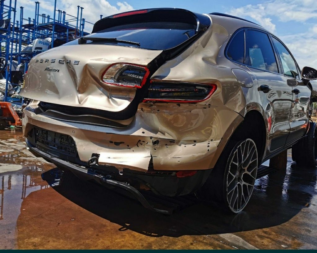 Dezmembrez porsche macan 2.0 i