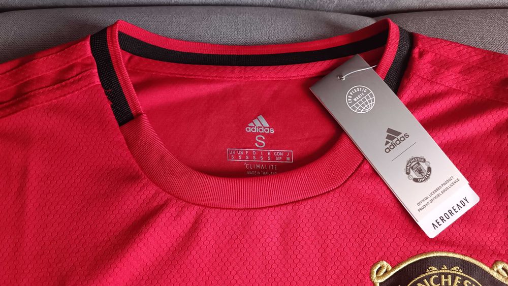 Юбилеен домакински екип на Манчестър Юнайтед 2019-20