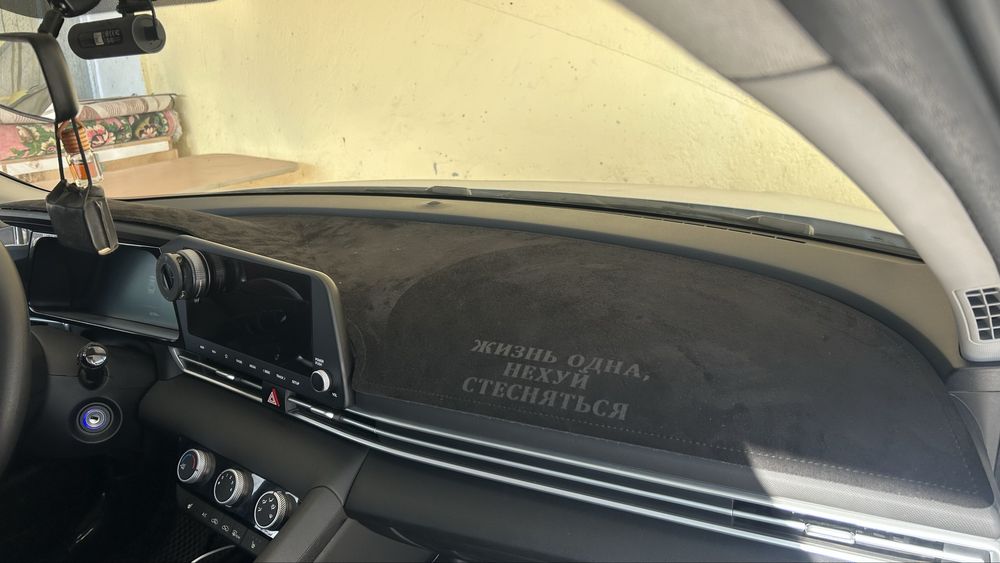 Накидка на панель на торпеду Hyundai Elantra 22-25 китай Елантра