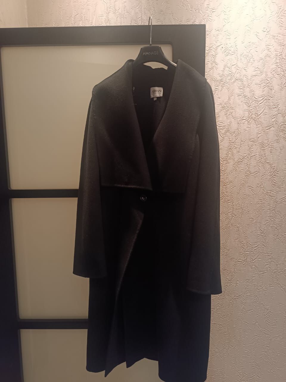 Лёгкое пальто , качественное, стильное , видно что очень дорогое