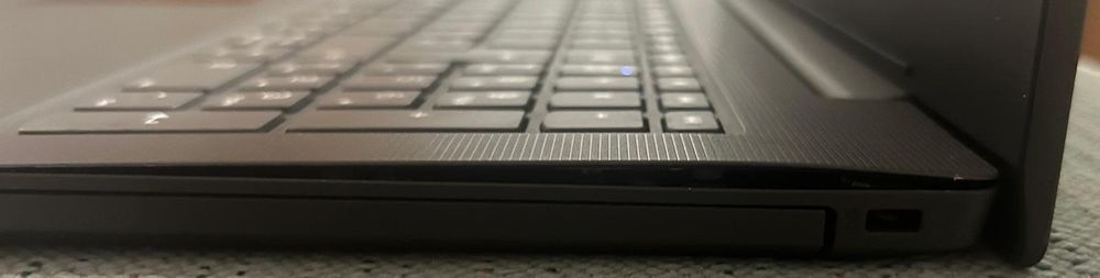 Laptop Lenovo V130-15IGM - 4GB RAM, 1TB HDD - Funcţional,