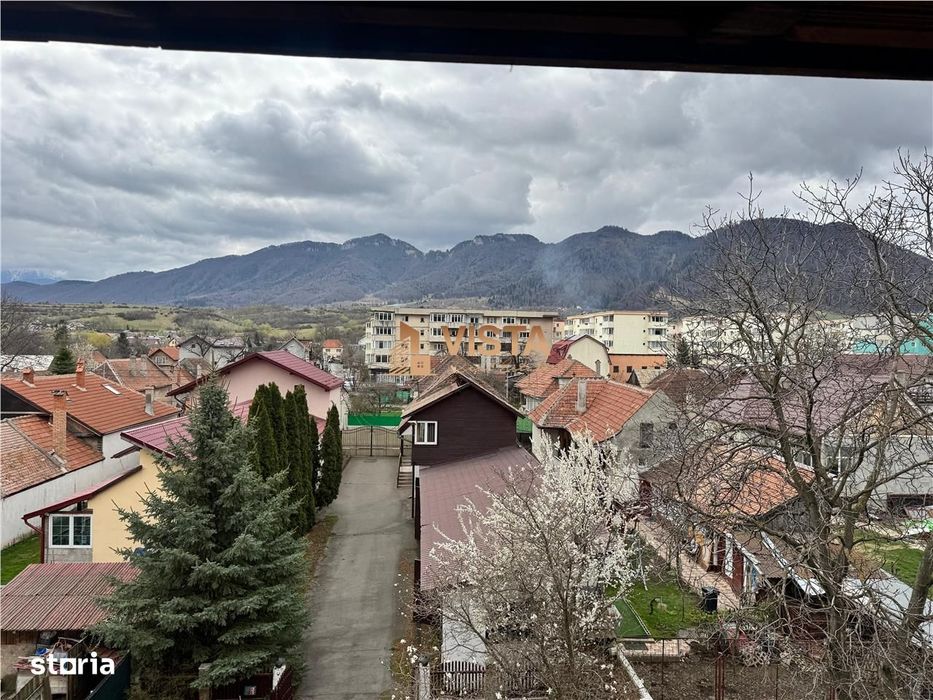 Doua case de vanzare, teren 800 mp, Zarnesti, Brasov