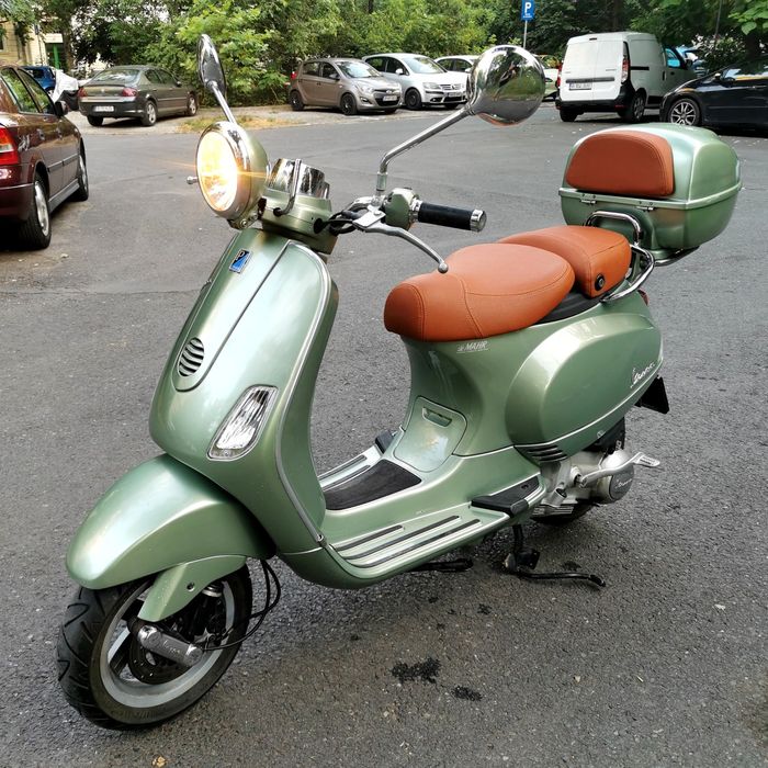 Piaggio Vespa LVX 125