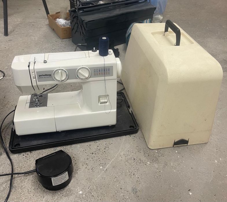 Vand masina de cusut electrica si portabila Privilege