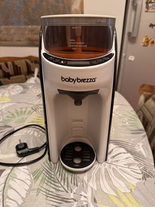 Vând Baby Brezza – aparat automat de preparat lapte pentru bebeluși
