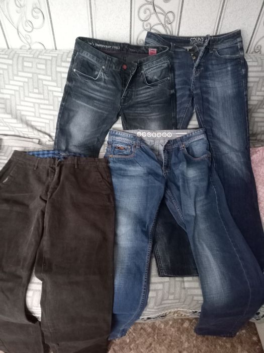Продам джинсы в очень хорошем состояние. Четыре по 5 тысяч.