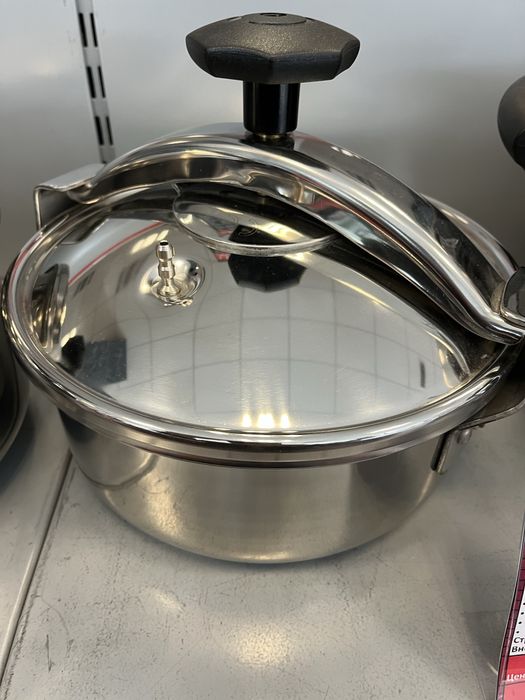 Тенджера под налягане-чисто Нова!