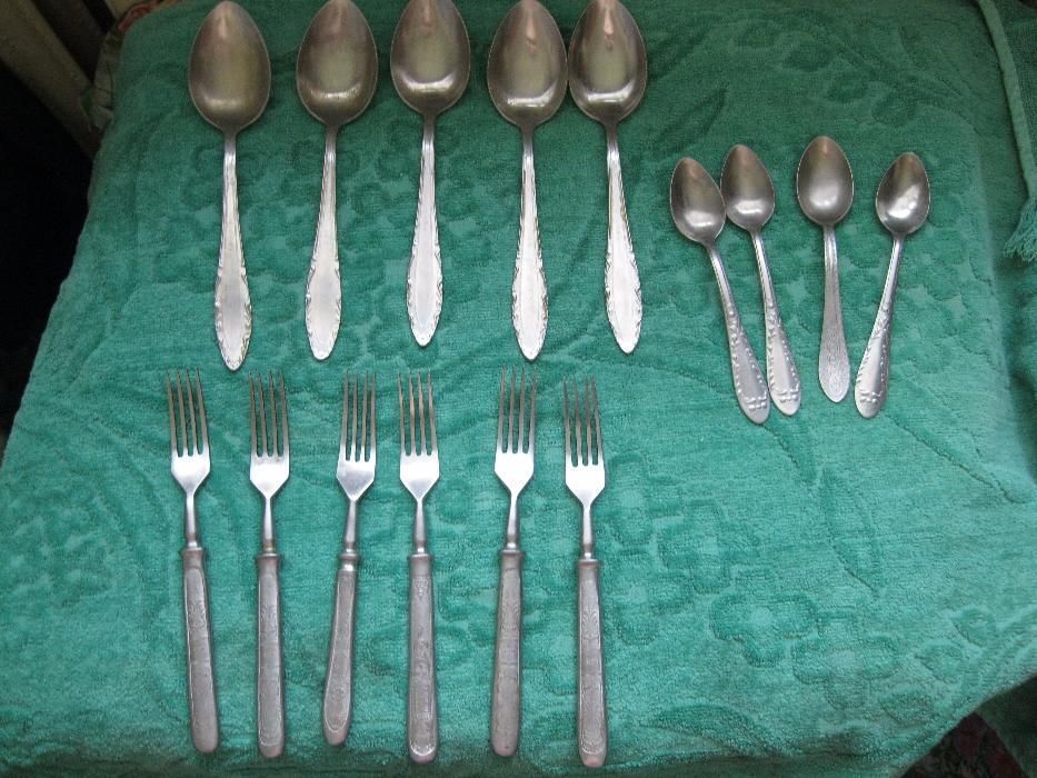 Столовый набор (ложки, вилки) из нержавеющего металла (периода СССР)