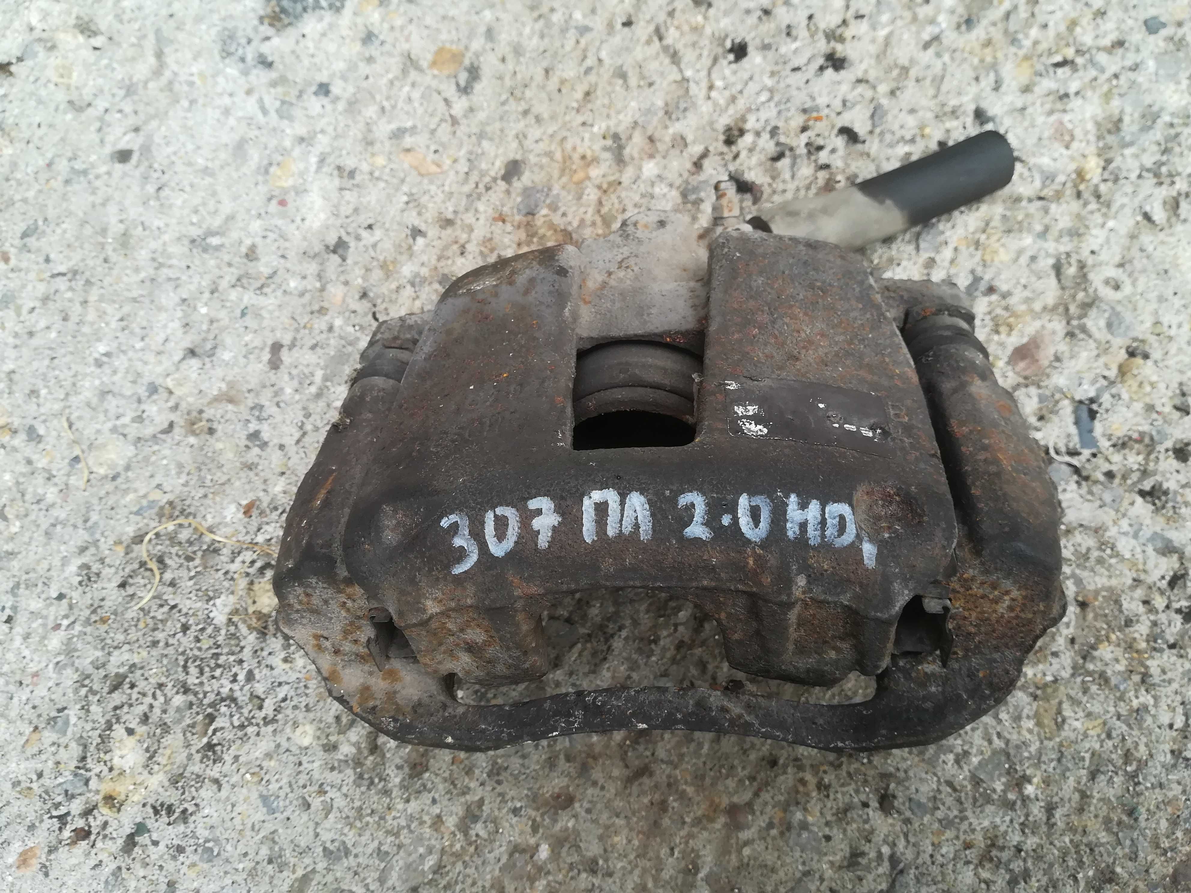 Пежо Peugeot 307 предни спирачни апарати десен спирачен апарат супорт