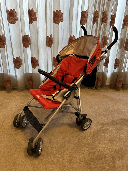 Хорошая фирменная коляска. В отличном состоянии.