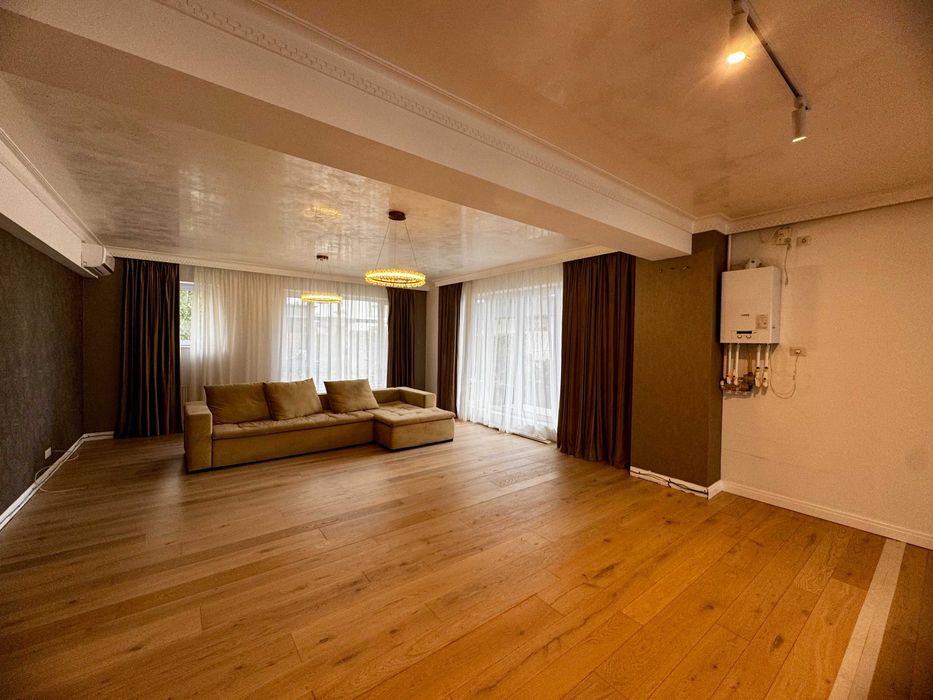 Vanzare apartament 3 camere parter Laguna Residence piscina exterioara