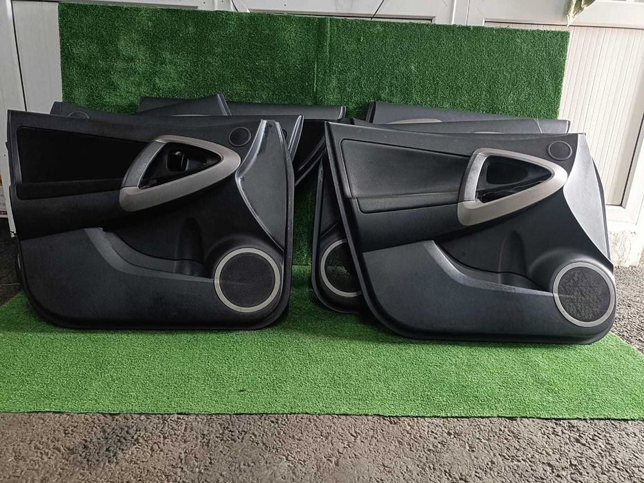 Оригинальные карты дверей от Toyota Rav 4 30 кузов.