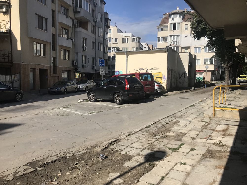 Отдавам гараж под наем в центъра на улица Кавала