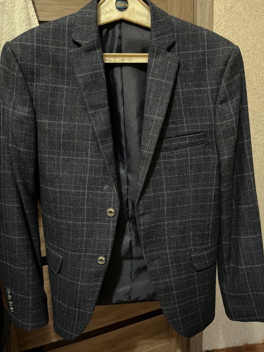 Продаю пиджак в шикарном качестве