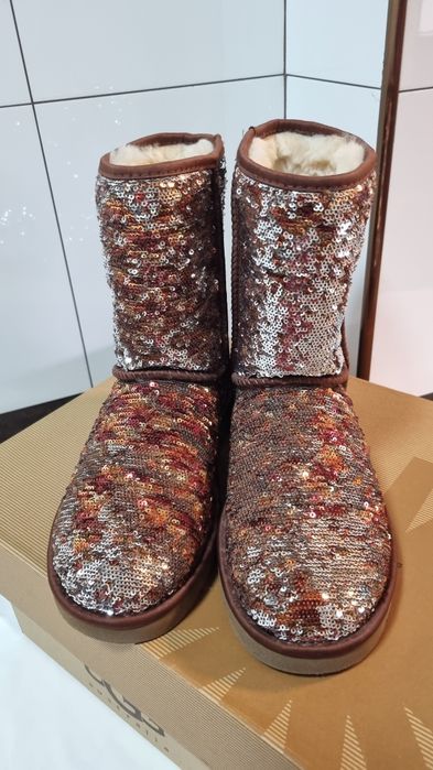 UGG-uri colorate cu  paiete