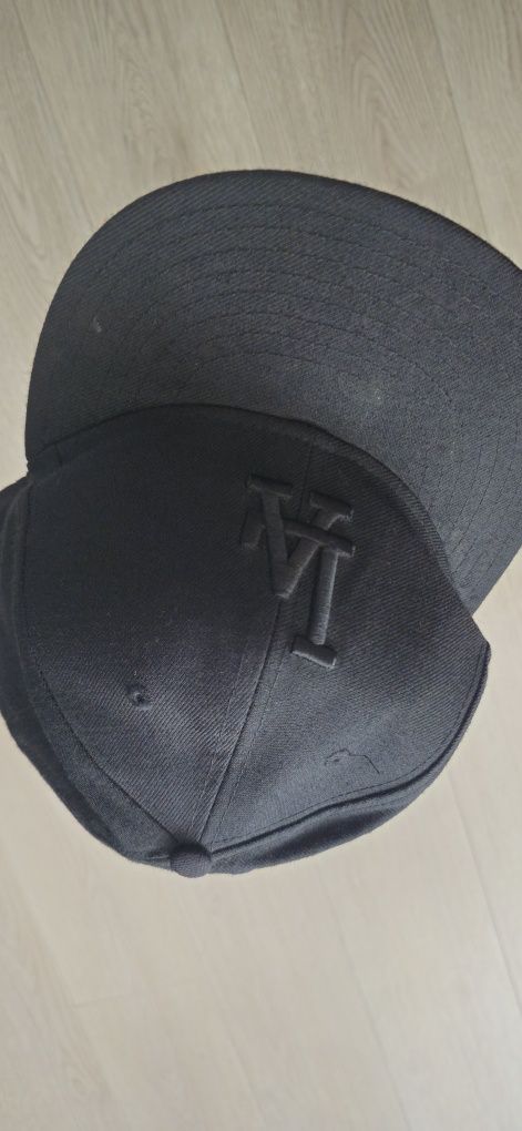 Черна шапка New Era