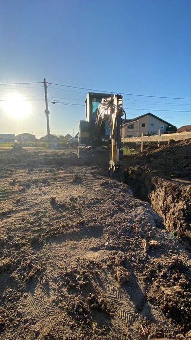 Sapaturi findatii inchiriere mini excavator