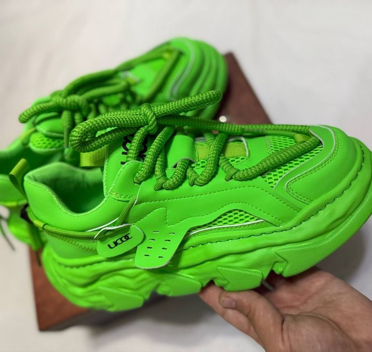 Новые кроссовки 40 размер