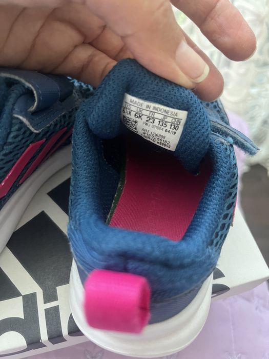 Маратонки- adidas UK6K /23