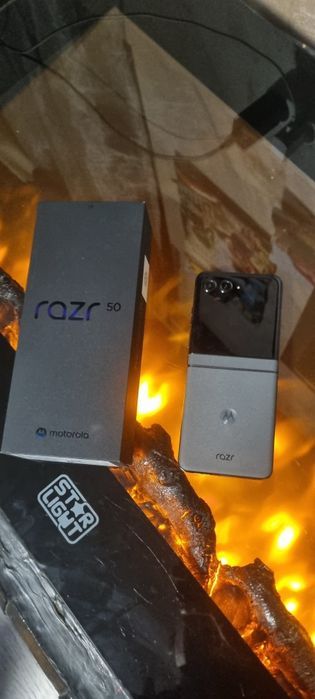 Motorola razr 50