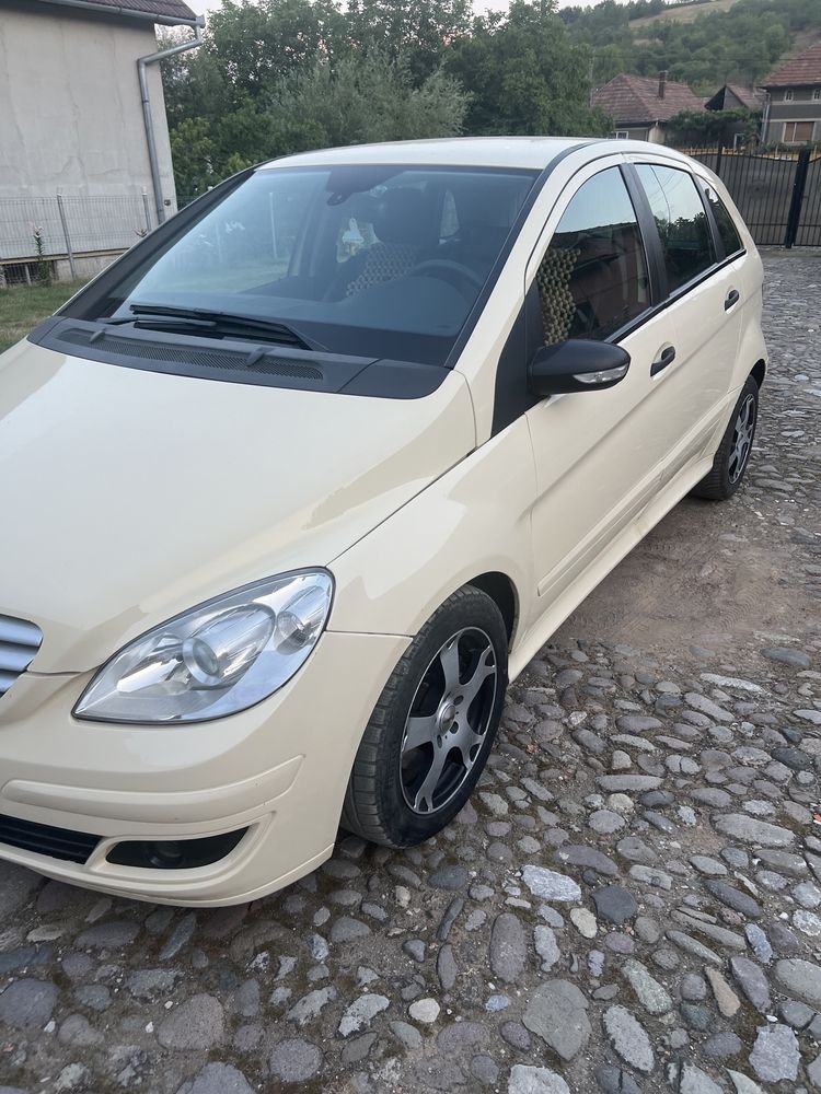 Mercedes b 180 anul 2008 diesel