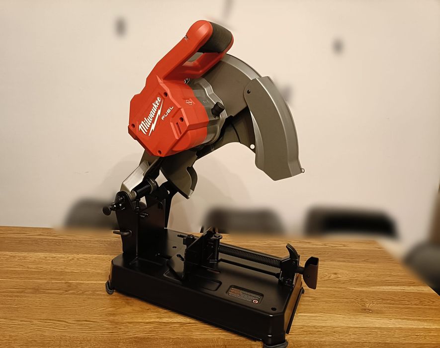 Masina fierastrau metal cu acumulator Milwaukee m18