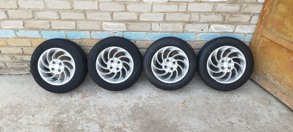 Продам диски летний  резина  размер 14