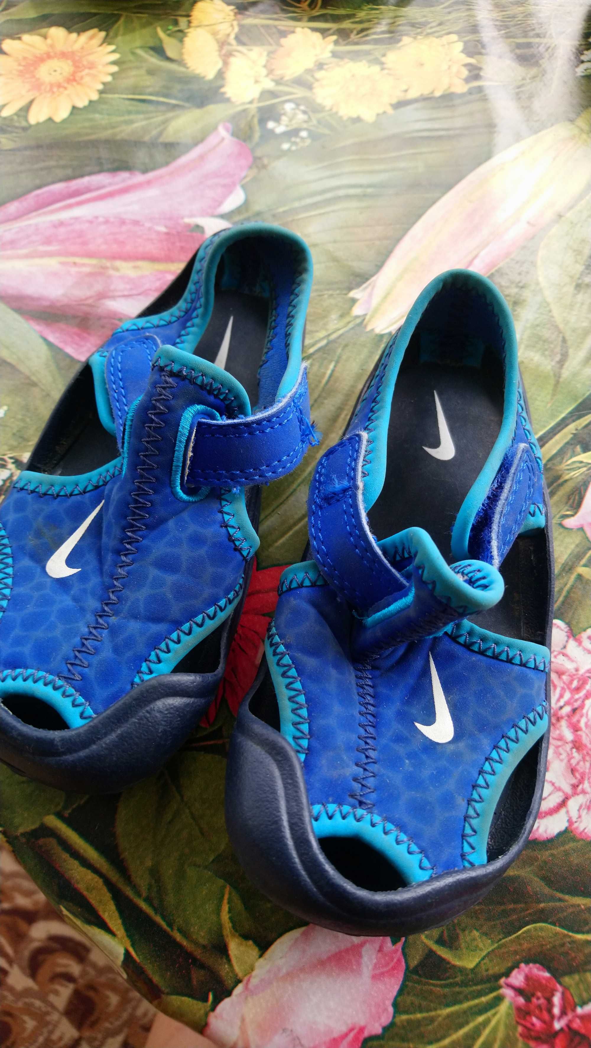 Детски Обувки и детски сандали 
ADIDAS , Nike 21 номер